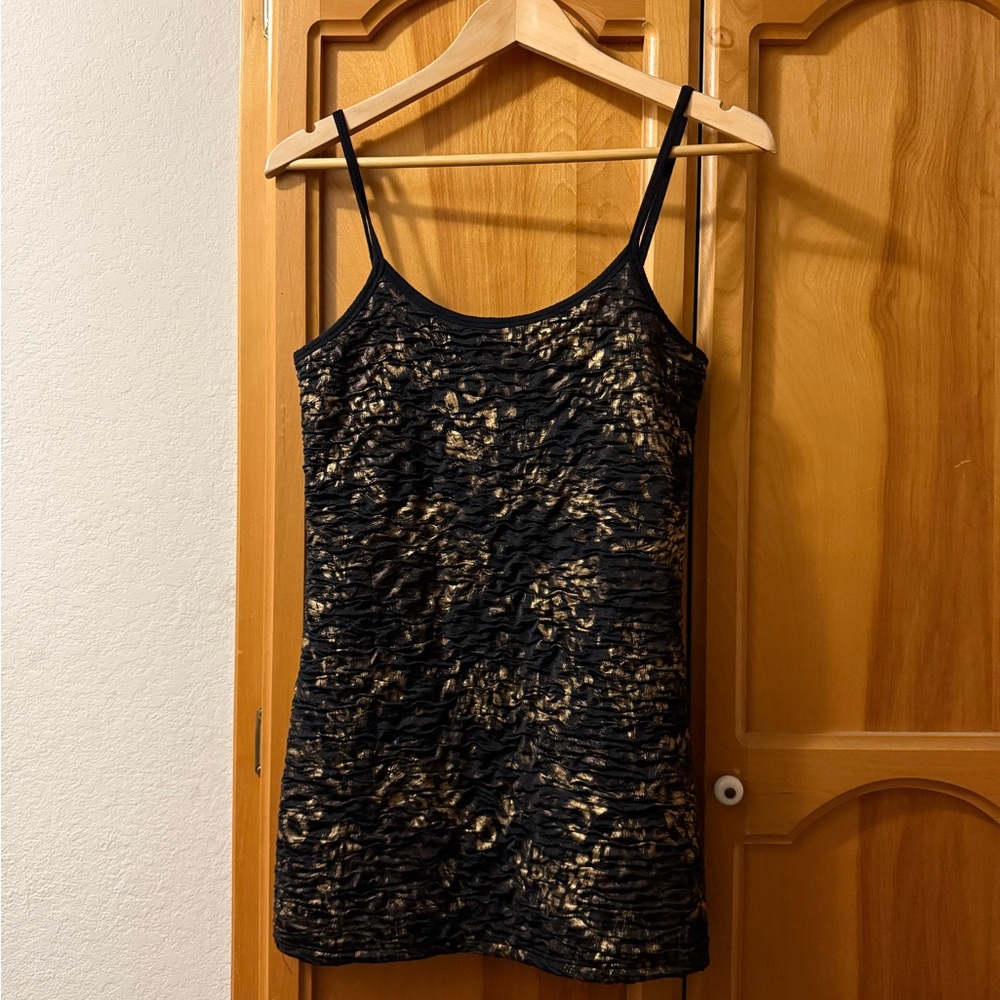 Buckle Black and Gold Textured Tank Top